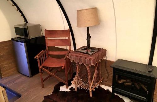 Alton House | Classic Conestoga Wagon Ideal for a Glamping Getaway near Bryce Canyon, Utah