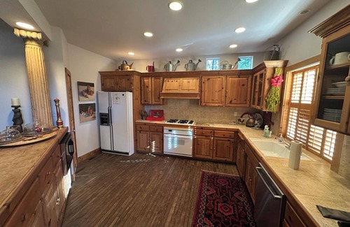 Shaver Lake Cabin | Classic Cozy Shaver Lake Cabin