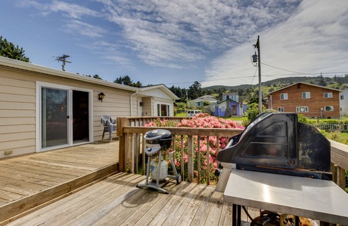 Cape Meares House | Classic home with partial ocean views & horseshoe pit - close to beach