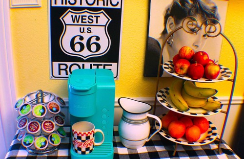 Waxahachie House | CLASSIC MOVIE/MUSIC THEMED SELF-SERVE BnB, A PERFECT FIT FOR FAMILIES & FRIENDS!