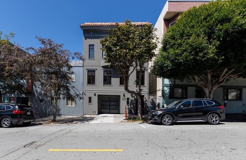 Nob Hill Apartment | Classic Russian Hill 3BR, nr Park, Museum, Dining & Shops, by Blueground
