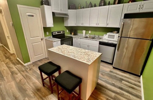 Northeast Houston Apartment | Classic Spacious Rural Place