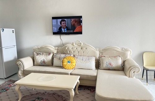 Venetian Road Settlement Apartment | Classic Studio in Venetian Roadn