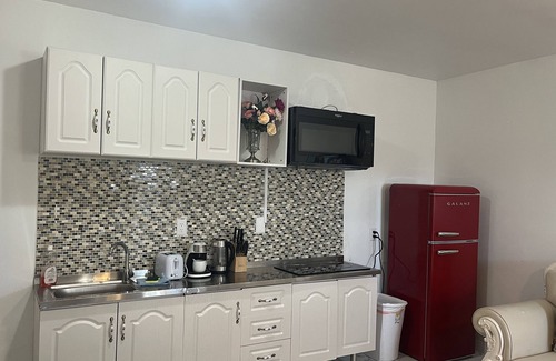 Venetian Road Settlement Apartment | Classic Studio in Venetian Roadn