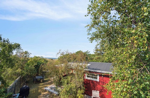 Boderne House | Classic summer cottage by a fantastic beach.