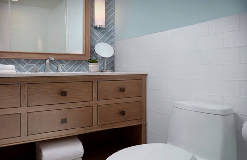 Uptown - Upper Duval Hotel | Classic Two Queen at Southernmost Beach Resort - 3 Onsite Pools & Beach Access