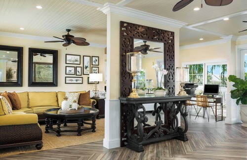 Uptown - Upper Duval Hotel | Classic Two Queen at Southernmost Beach Resort - 3 Onsite Pools & Beach Access