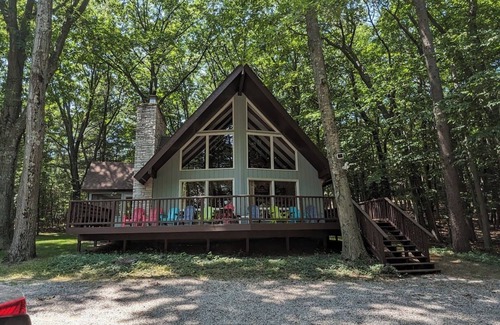 Glen Arbor House | Classic "up north" Big Glen cottage nestled by trees. Pet friendly.