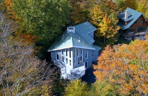 Waitsfield House | Classic Vermont Ski Home Situated on the Side of Mad River Glen