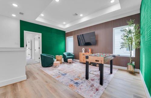 OST - South Union House | Classy 4BD 3.5BA with Soak Tub Backyard and Game Room