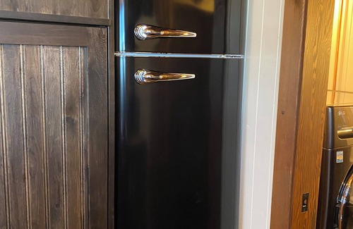 Division No. 3 Cottage | Classy Hillside Tiny House