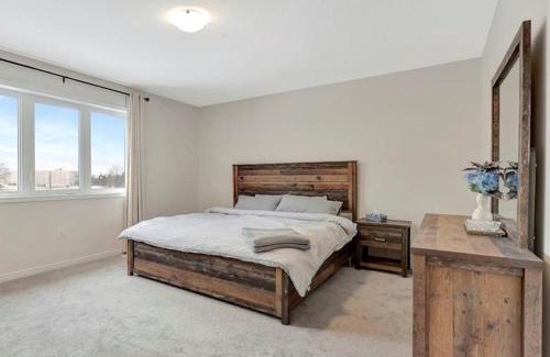 Hagersville House | Classy Home Near Beach & Airport