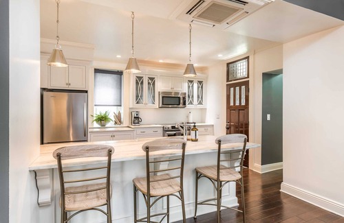 Old Louisville House | Classy Victorian Old Louisville - 6 bed 3.5 bath Historic!