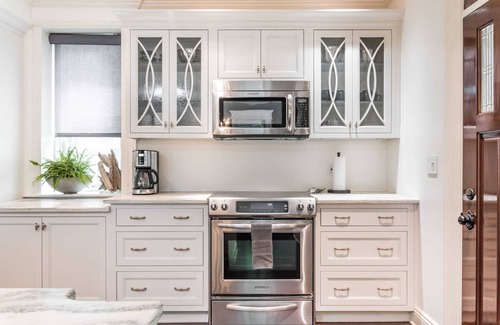 Old Louisville House | Classy Victorian Old Louisville - 6 bed 3.5 bath Historic!