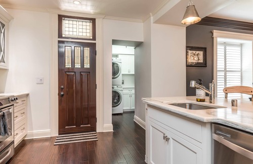 Old Louisville House | Classy Victorian Old Louisville - 6 bed 3.5 bath Historic!