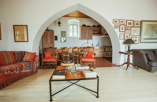 idhra Villa | Classy Villa with Wonderful View and swimming pool