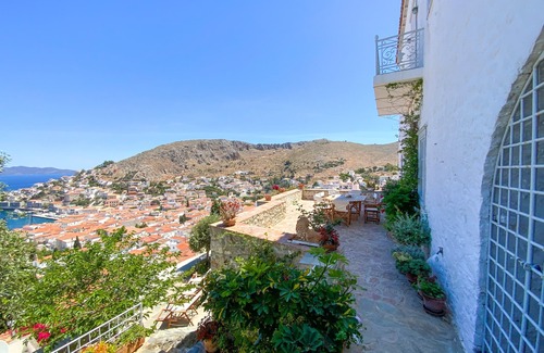 idhra Villa | Classy Villa with Wonderful View and swimming pool