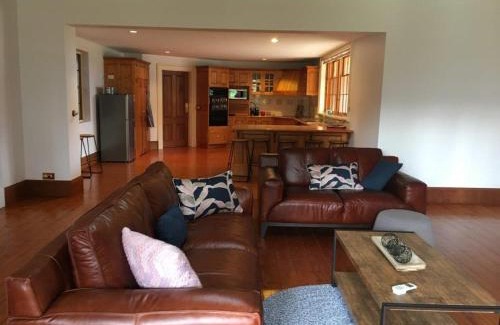 Bishopsbourne House | CLAYFIELD HOMESTEAD - rustic country accommodation