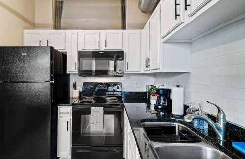 Downtown Cleveland Apartment | CLE 2BDR with Comfort & Conveniences Inside & Out