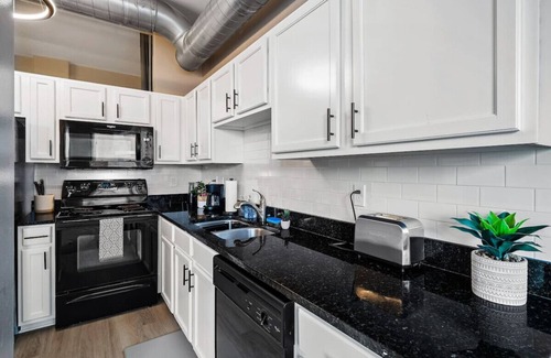 Downtown Cleveland Apartment | CLE 2BDR with Comfort & Conveniences Inside & Out