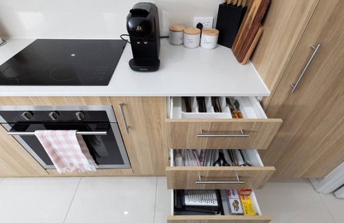 Rocklea Apartment | Clean 1 Bdr Apt w/AC & Kitchen | Parking | 139F1