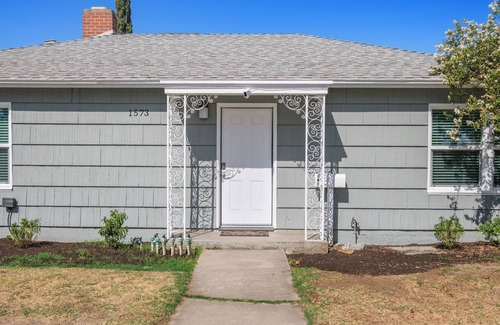 Tower District House | Clean 3B/1Bth EasyA to US99 + CA41 & to Nat'l Parks