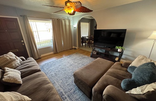 Murray House | CLEAN and CHARMING ENTIRE HOUSE