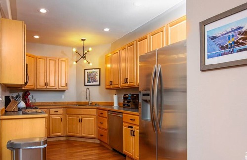 Alyeska Apartment | Clean and Comfortable 2 Bdrm Condo in Downtown