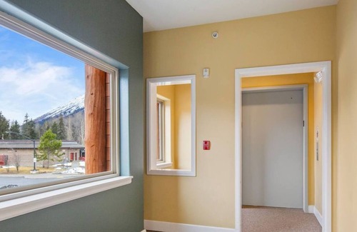 Alyeska Apartment | Clean and Comfortable 2 Bdrm Condo in Downtown