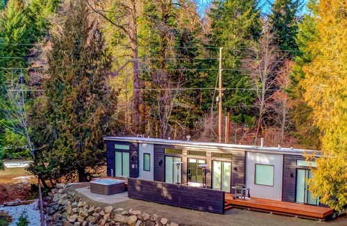 Randle Cabin | Clean and Comfortable Cabin at White Pass, Mt. Rainier: Views, Hot Tub