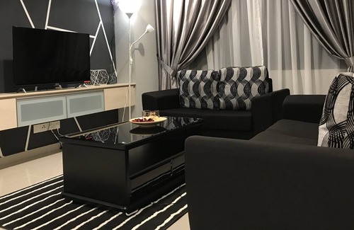 Kampung Selayang Pandang Condo | Clean and Cosy 3R2B Apartment Sleeps 6 Near Batu Caves, FRIM