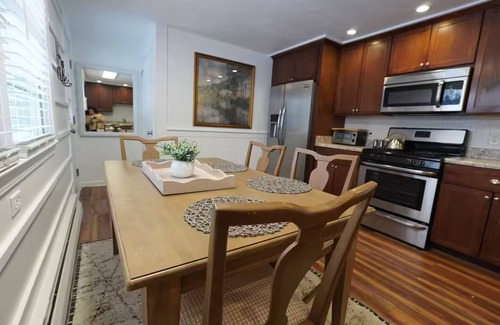 New Britain House | Clean, Bright & Private WHOLE HOUSE 4 YOU. 7 Beds