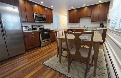 New Britain House | Clean, Bright & Private WHOLE HOUSE 4 YOU. 7 Beds