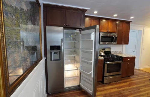 New Britain House | Clean, Bright & Private WHOLE HOUSE 4 YOU. 7 Beds