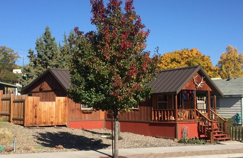 Maupin Cabin | Clean cabin downtown, fresh renovation of 1919 classic