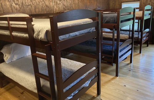 Minter House | Clean, Comfortable, Peaceful, VRBO Air B N B @ https://airbnb.com/h/thetrabin