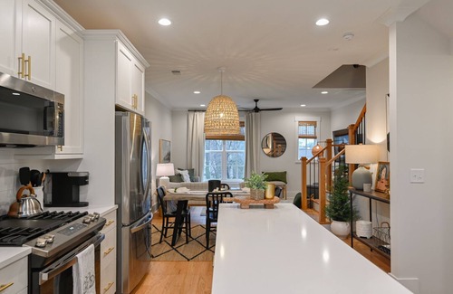 Hampton-Pinckney Historic District House | Clean & Comfortable - Walk to Downtown Greenville - Premier Host - Free Parking