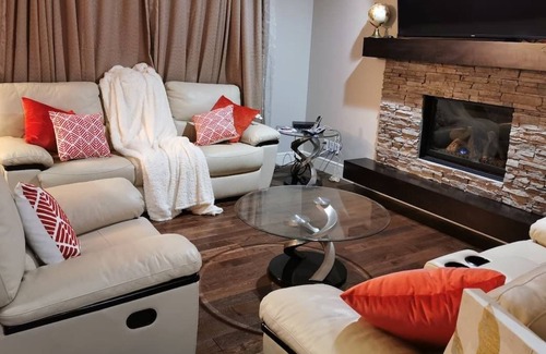 New Brighton House | Clean & Cozy 2BD, I.5 BR Room house in S Calgary