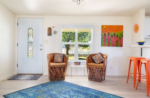 Logan House | Clean Cute Ute Lake Home - 5 mins to the lake!