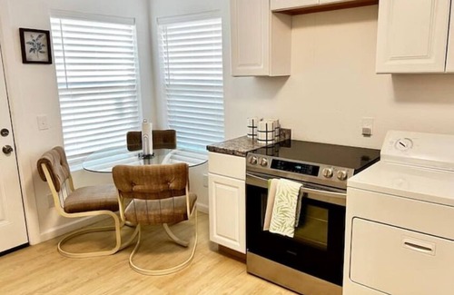 Lubbock House | Clean & Fresh-1 BR + sofa bed/1BA - 100% Remodeled