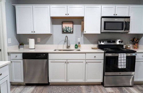North Charleston House | Clean Guarantee! Stocked with essentials you need.