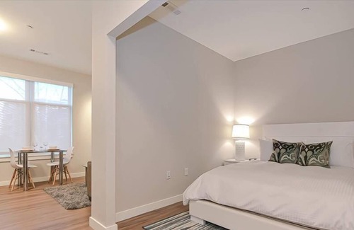 Central-Maverick Square - Paris Street Apartment | Clean + Modern Studio | Full Kitchen | Travel Nurse Friendly | by GLS