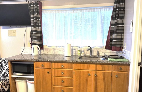 Corvallis Apartment | Clean Private Studio - Centrally Located in a Very Beautiful Neighborhood