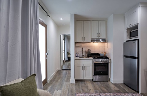 El Segundo Apartment | Clean Private Studio 5 Mins from LAX & Beach - Monthly Stay Discounts Available