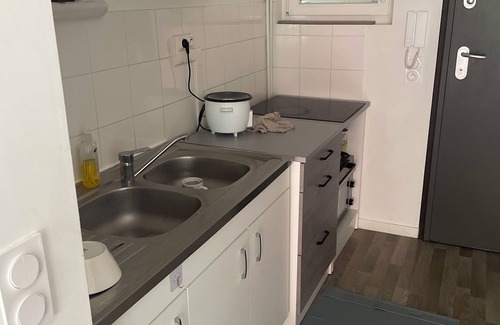Evreux Apartment | Clean, quiet accommodation with a garden