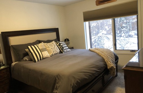 Taku - Campbell Condo | Clean/Quiet Top Floor, Heated Parking, Near Trails!