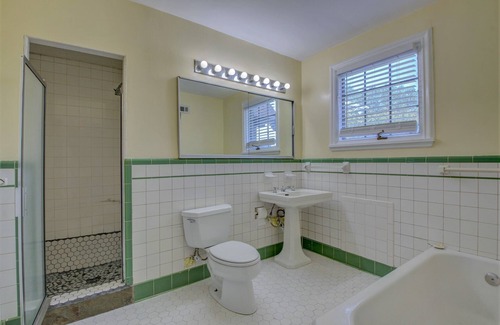 Downtown Little Rock Apartment | Clean Safe Comfortable Housing - Cozy Efficiency