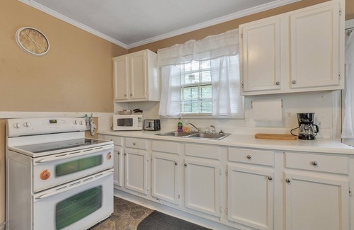 Little Rock House | Clean Safe Comfortable Housing - Cozy Cottage