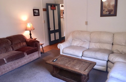 Ludlow Apartment | Clean, Updated, & Well Appointed-Family & Dog Friendly Rental