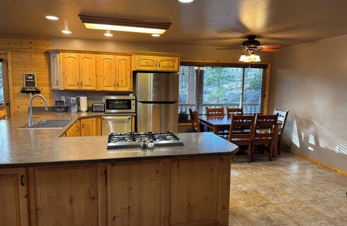 Mammoth Creek Cabin | Clear Creek Cabin-Private 4 Acre Creekside Retreat with Beautiful Mountain Views